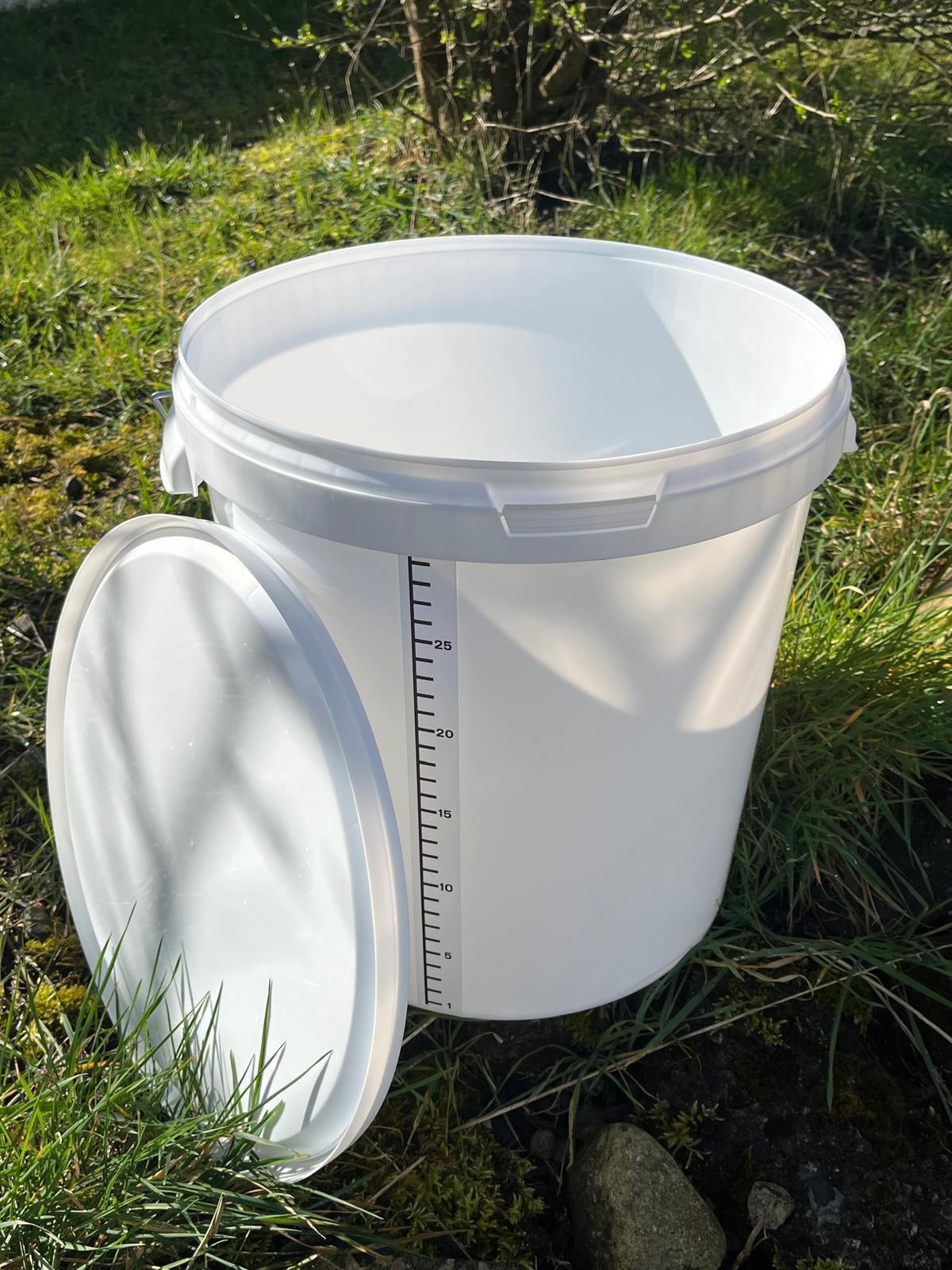 33 Litre Fermenter with Graduated Scale