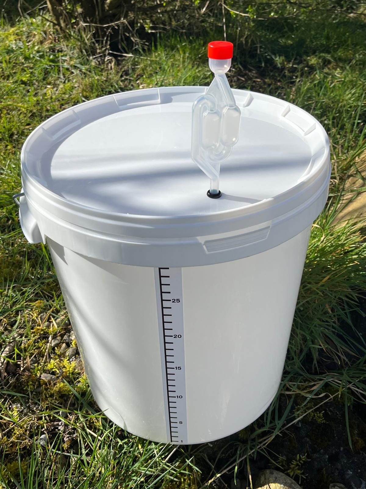 33 Litre Fermenter With Bubbler (Airlock) and Graduated Scale