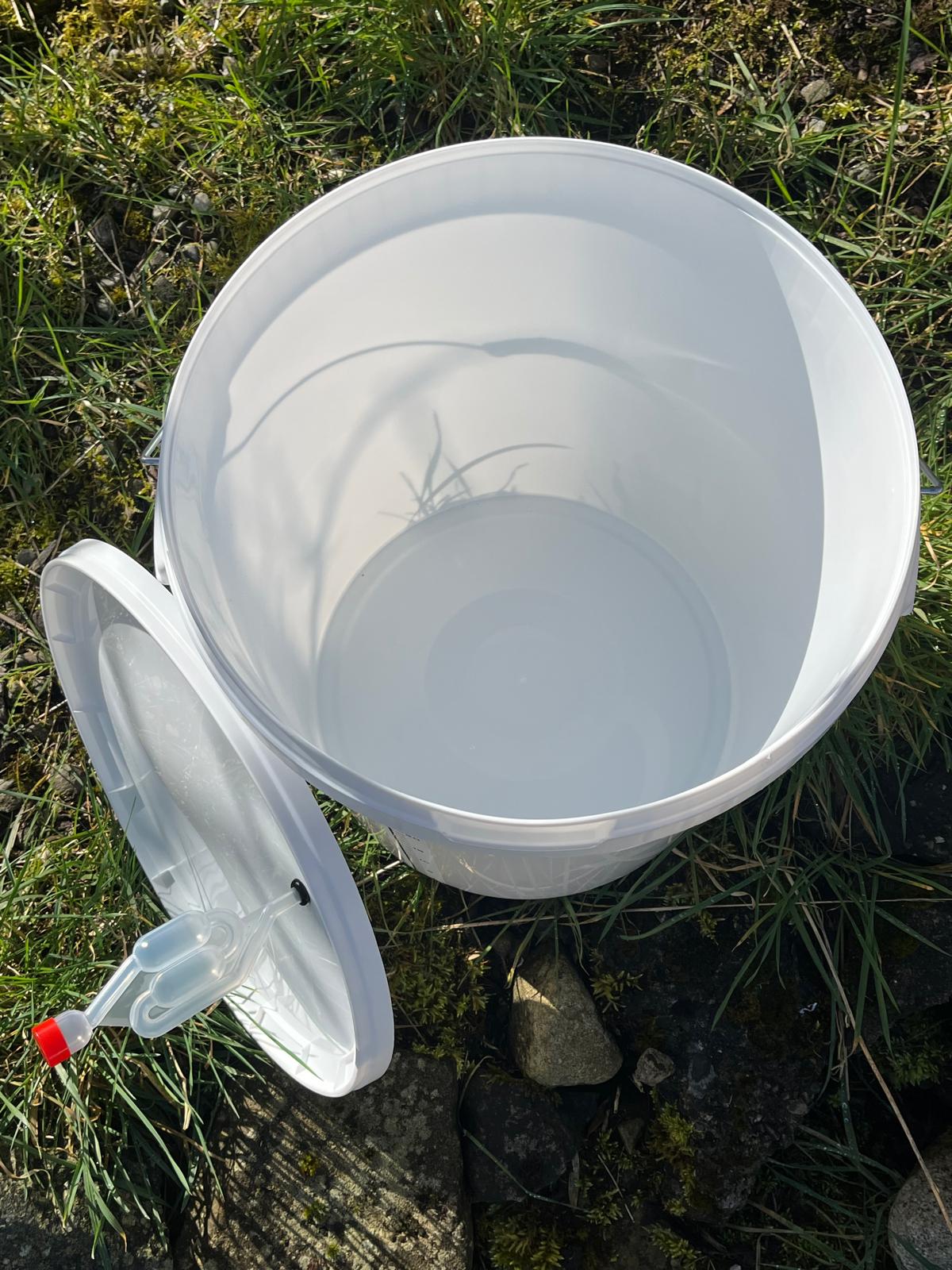 33 Litre Fermenter With Bubbler (Airlock) and Graduated Scale