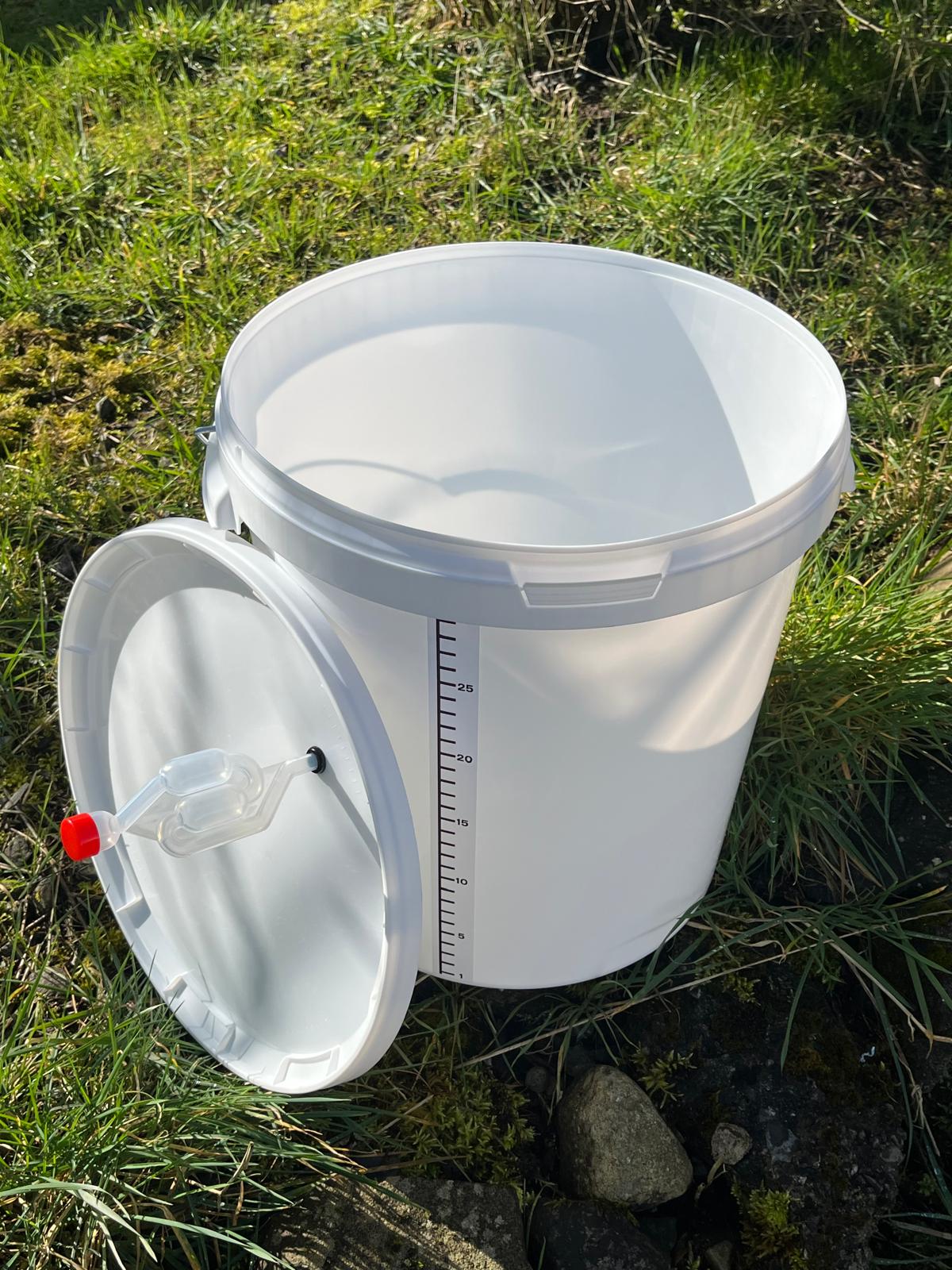33 Litre Fermenter With Bubbler (Airlock) and Graduated Scale